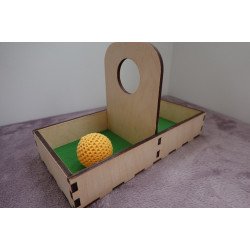 Коробочка-піднос із в'язаним м'ячиком